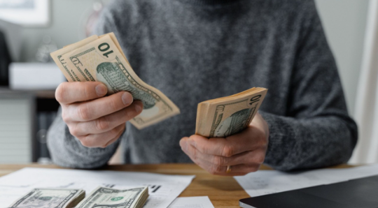 How to Evaluate the Best Monthly Income Schemes Among the Best Investment Options in India